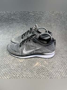 Nike Free TR Flyknit Oreo Shoes Size 8 Women’s